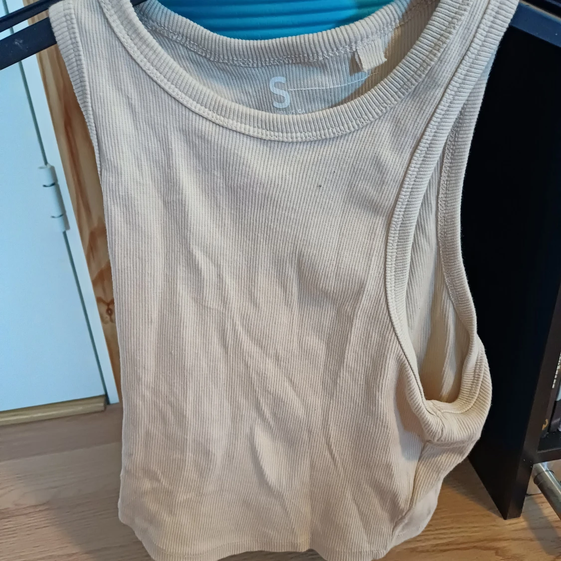 Beige ribbad linnetopp från FSBN SISTER - 2