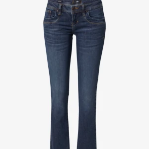 Mörkblå jeans från LTB - Snygga mörkblå jeans från LTB i modellen valerie💙💙