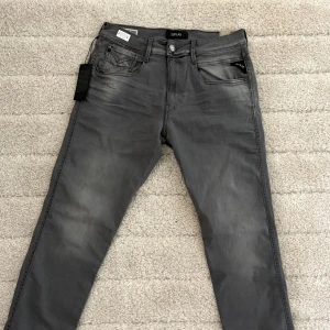Replay anbass jeans - Replay jeans i stl 30/34 dom är helt nya med tags kvar/ nypris 1799. Pris kan diskuteras.
