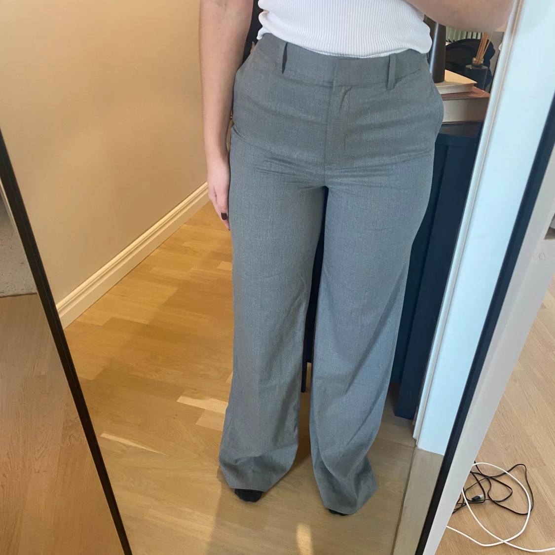 Grå kostymbyxor från Tommy Hilfiger