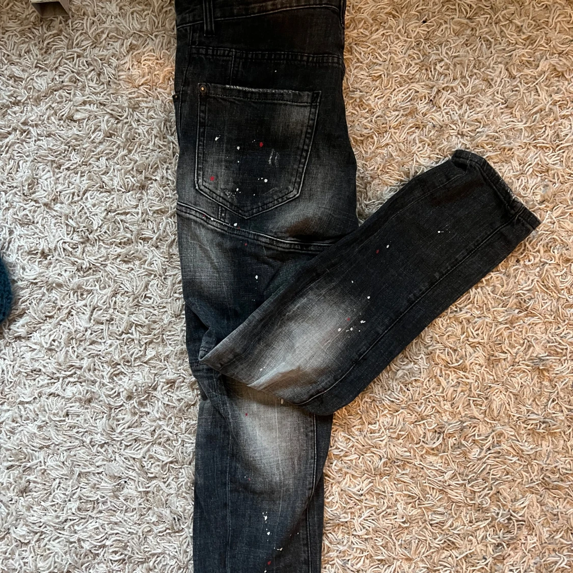 Svarta jeans med färgstänk från Dsquared2