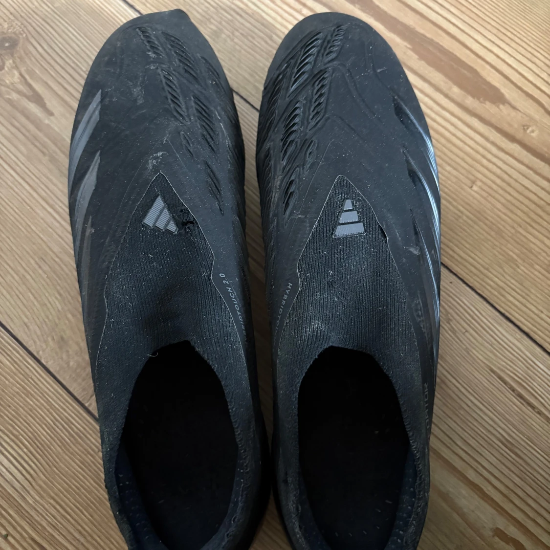 Fotbollsskor från Adidas