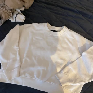 Vit sweatshirt  - Typ ny