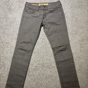 Jacob Cohen jeans  - gråa Jacob Cohen i jätte bra skick. Inte alls använd! 