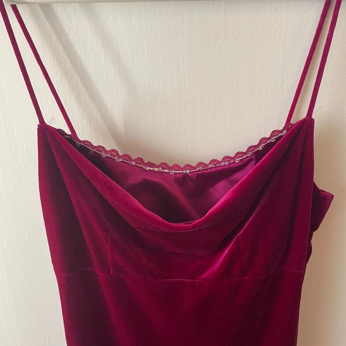 Vinröd sammet klänning - 2