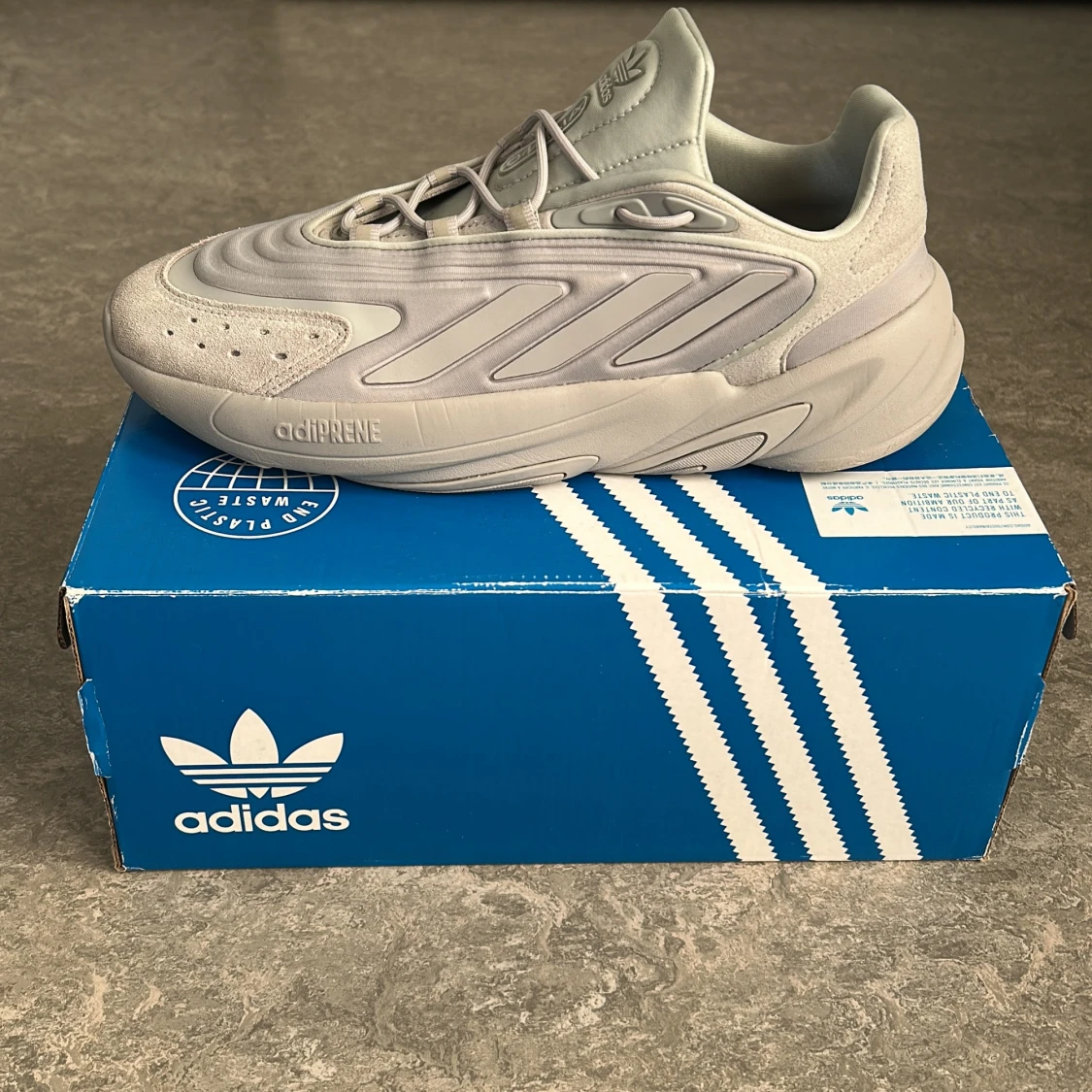 Grå Adidas Ozelia  - 2