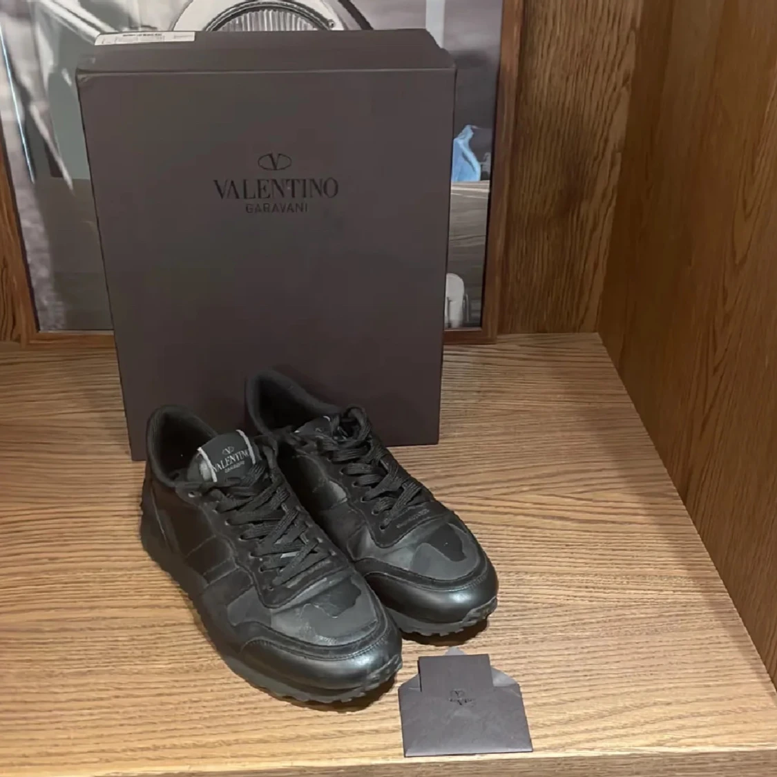 Svarta sneakers från Valentino Garavani - 1