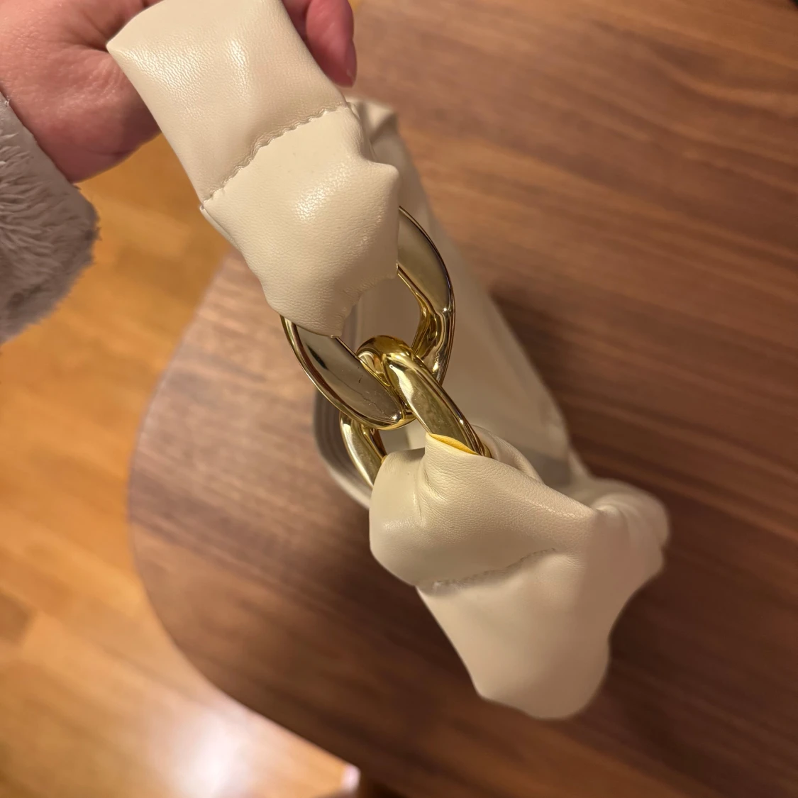 Beige axelväska från Art Street - 2