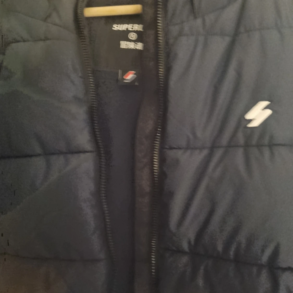 Mörkblå pufferjacka från Superdry - 1