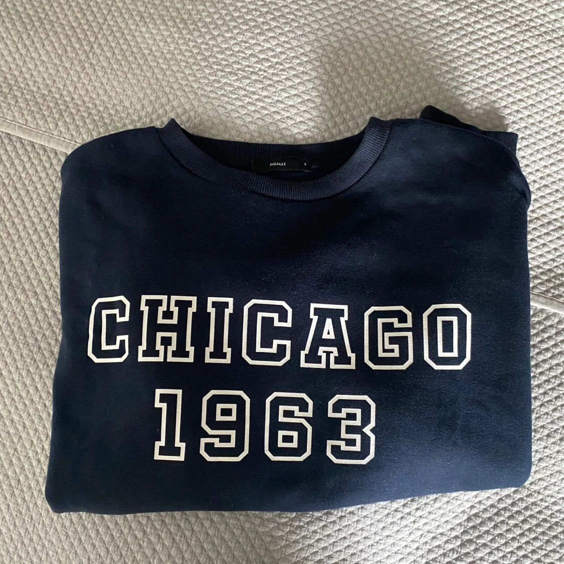 Mörkblå sweatshirt med tryck - 1