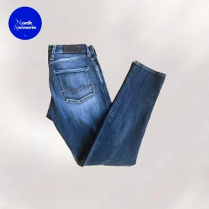 Replay anbass jeans  - Replay anbass jeans i storlek 29/32. Sitter snyggt slim. Hör av er vid fler frågor!