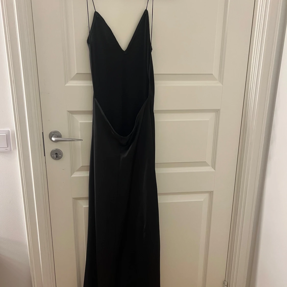 Klänning ifrån Zara med öppen rygg - 1