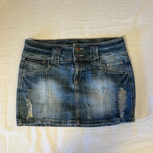 Jeanskjol  - Midjemått: 39cm 💖