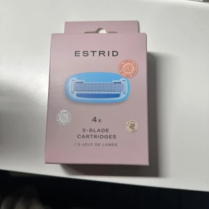 Estrids blåa rakblad - Helt nya oöppnade. 4pack. Det är den gamla versionen som nu tyvärr slutat säljas