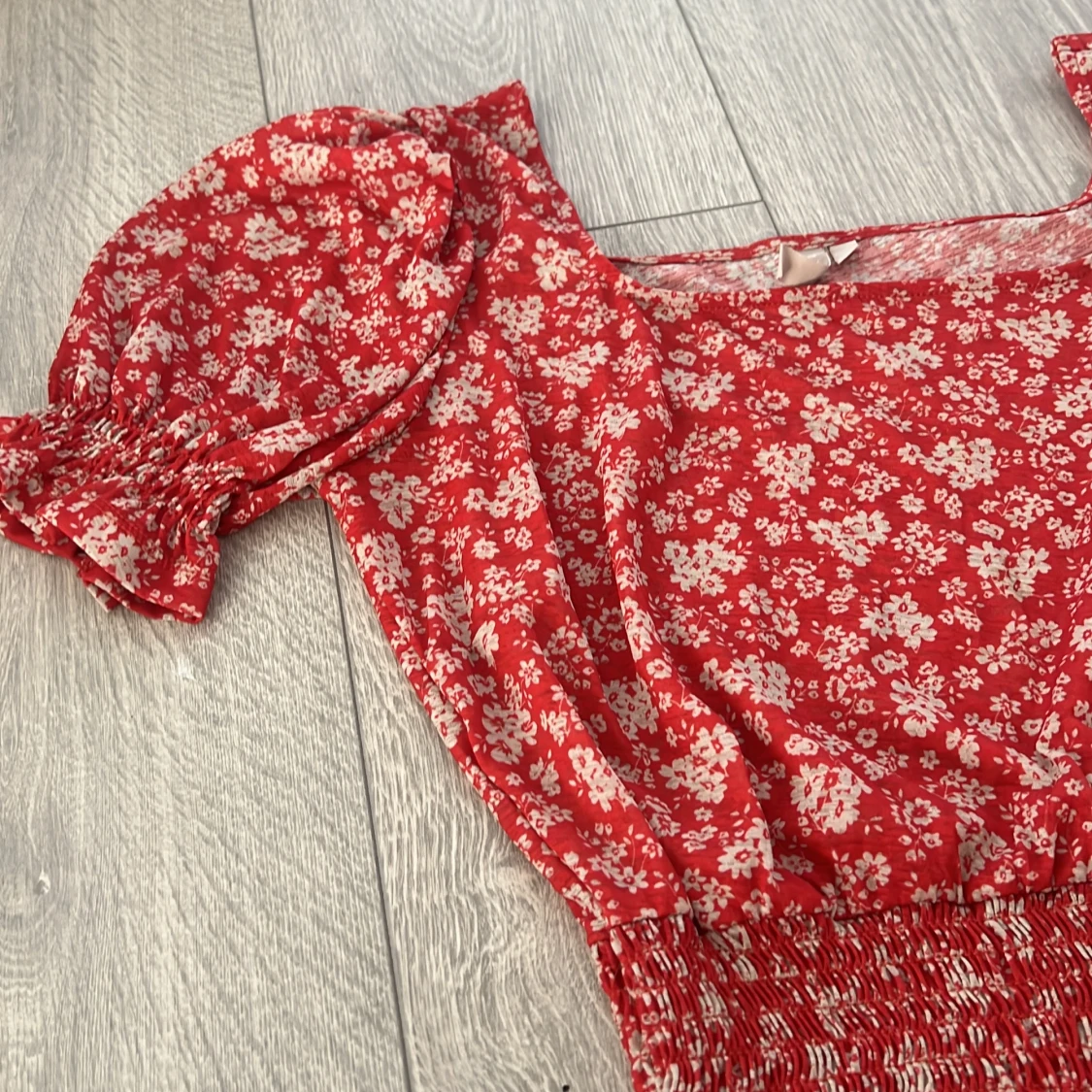 Röd blommig blus - 1