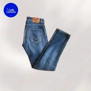 Replay anbass jeans  - Replay anbass jeans i storlek 29/32. Sitter slim och riktigt snyggt. Hör av er vid fler frågor! 