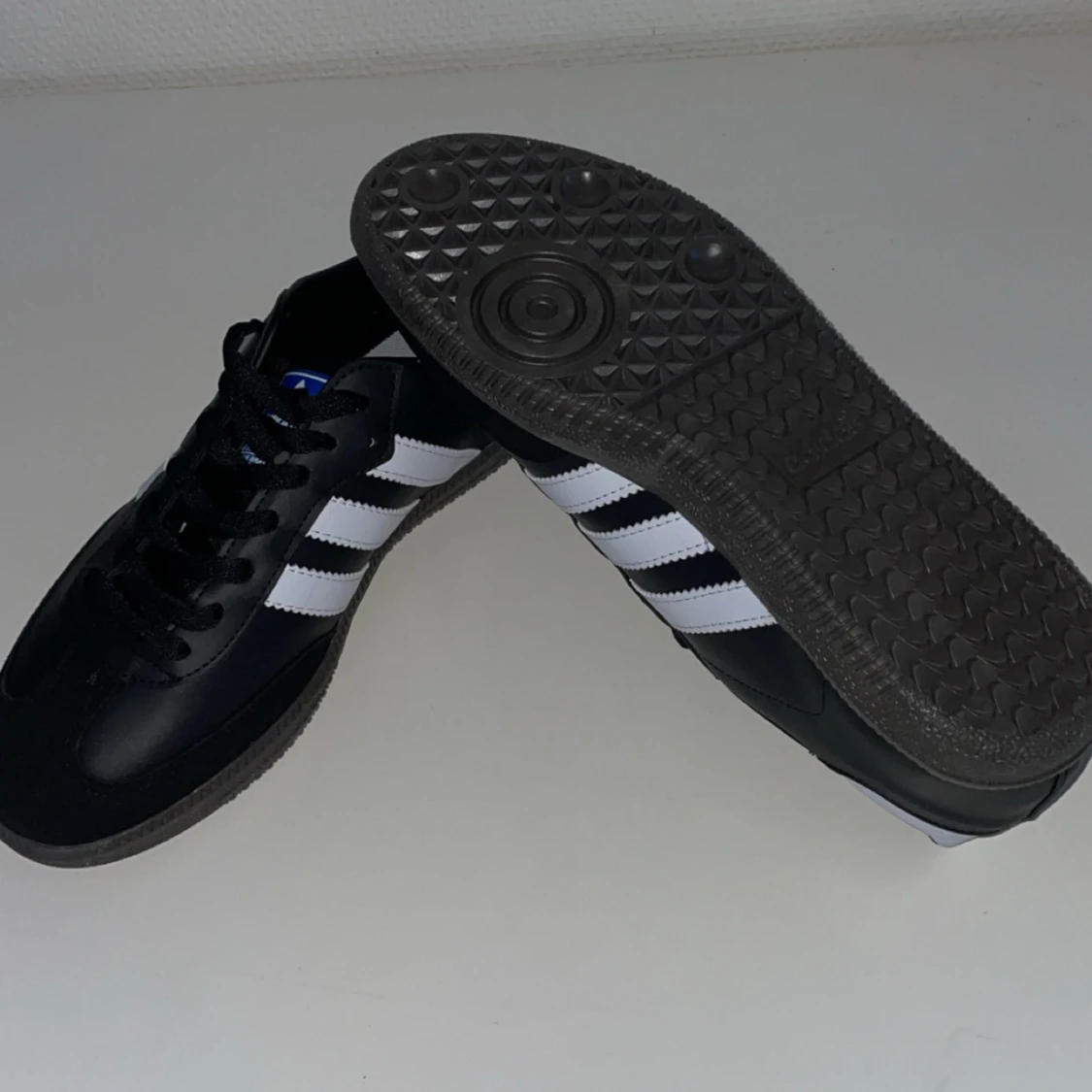 Svarta Adidas sambas - 3