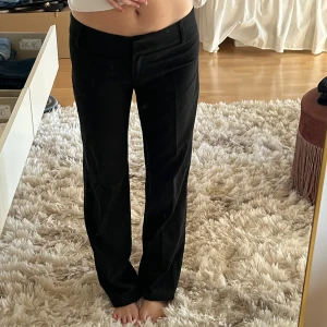 Lågmidjade raka kostymbyxor  - Så fina köpta i Spanien 