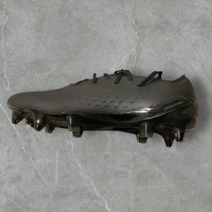 Adidas fotbollsskor elite fg storlek 42 - 💸: nypris 2799 mitt pris 799                                      Skick: 10/10 använda 1 gång                                         Storlek:42                                                                        Skruvdobbar, stability wing, speedframe.                  Skriv vid frågor