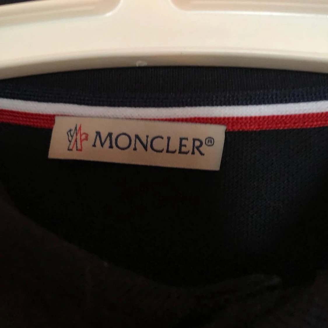 Svart pikétröja från Moncler - 2