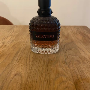 Valentino coral fantasy - Jag har använt väldigt lite utav flaskan, så det är 95ml kvar ungefär. Jag tar gärna byten!