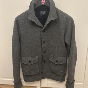Cardigan från Woolrich - Kofta woolrich. Storlek S/M. Inga skador