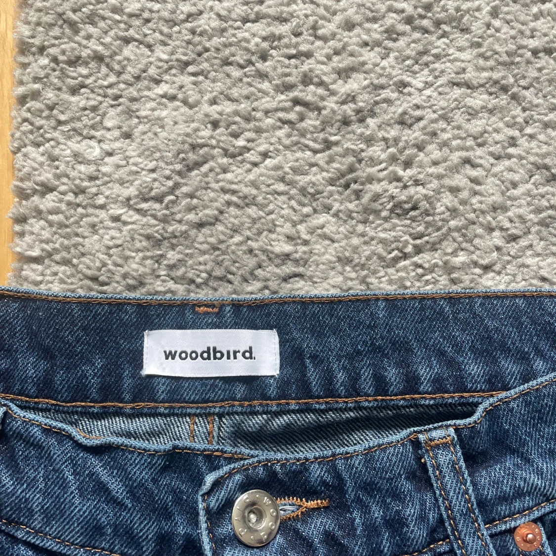 Mörkblå jeans från Woodbird - 1