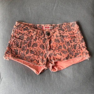 Rosa jeansshorts  - Aaascoola jeansshorts💗💗💗pris kan diskuteras