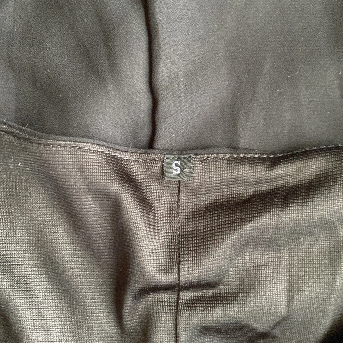 Svart långärmad klänning - 2