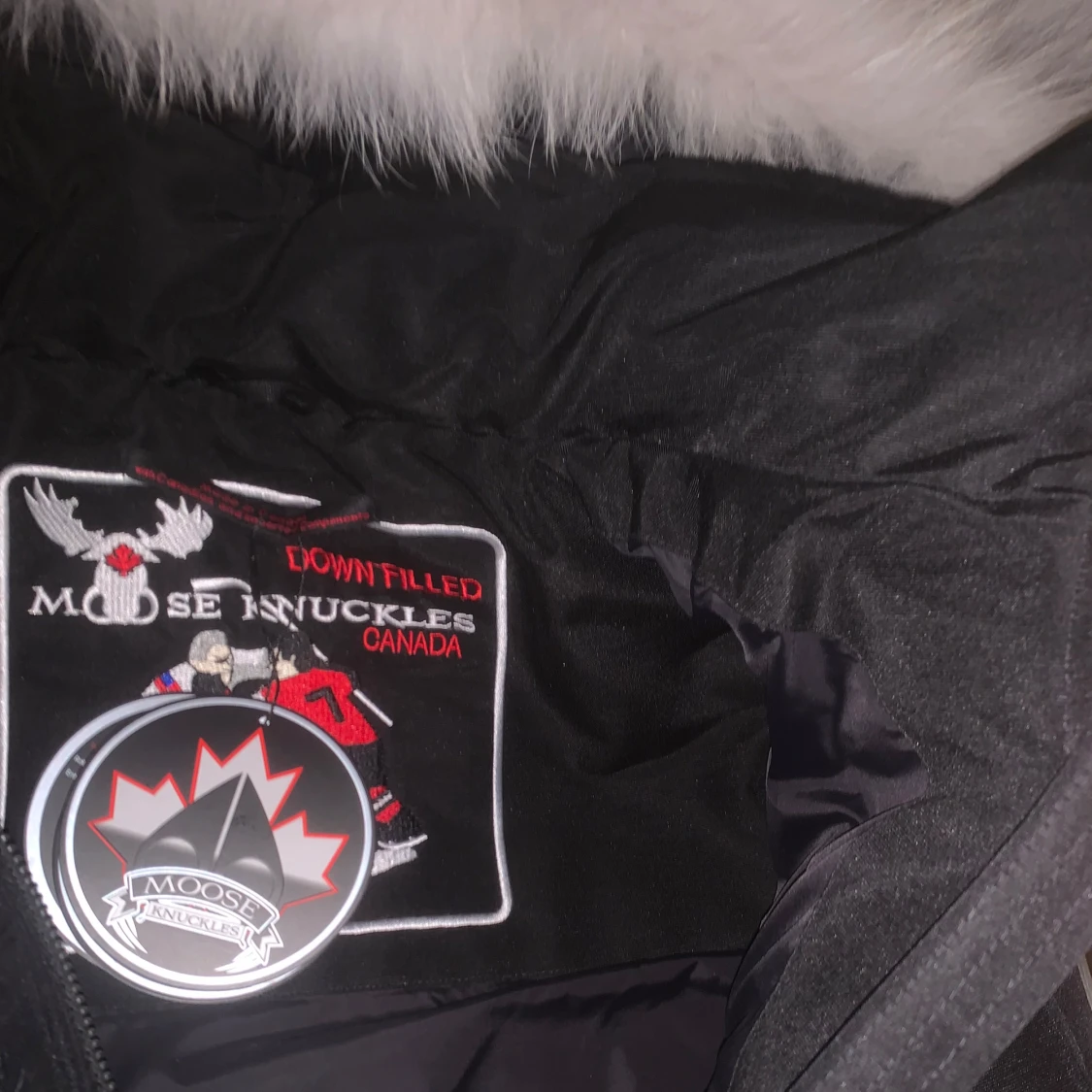 Svart dunjacka med pälskrage från Moose Knuckles - 2