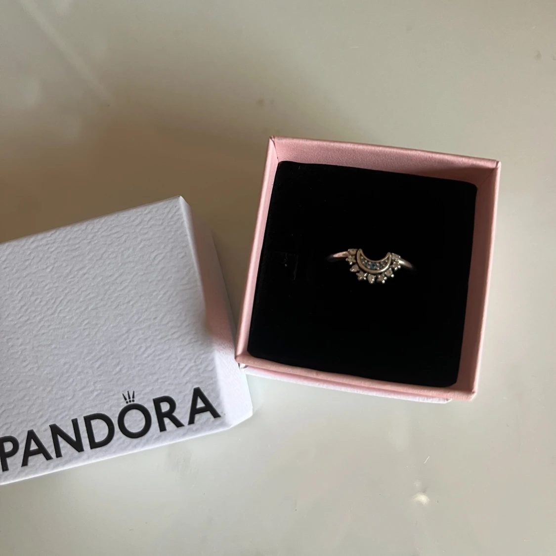 Pandora månring med blå stenar och stjärndetaljer - 2