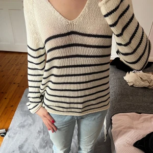 Randig tröja  - En super fin långärmad randig tröja 