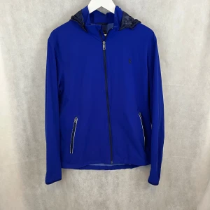 Ralph Lauren vindjacka - Sjukt soft raffe vindjacka. Storlek M, nyskick. Modellen är 185.