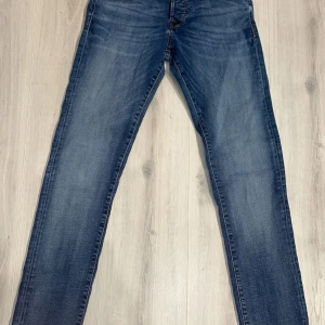 Jack & Jones jeans  - As feta Jack & Jones jeans som passar perfekt till en fräsch outfit. Passar till allt och är as snygga!