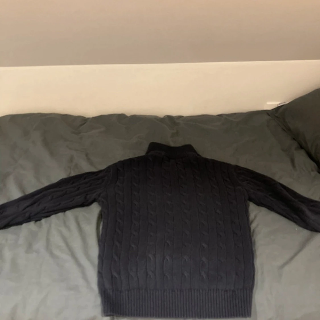 Stickad tröja mörkblå  - 1