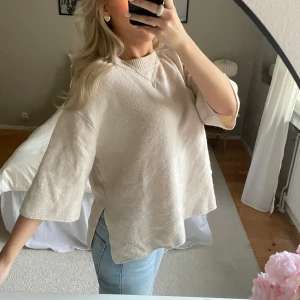 Stickad T shirt - Så snygg tröja från Gina!!