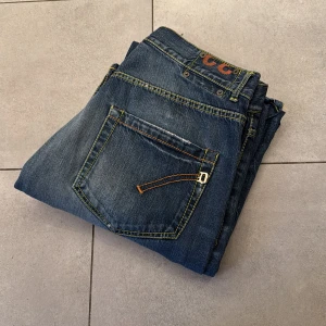 Blåa dondup jeans - Jag säljer blåa dondup jeans som är för stora för mig. Dessa är inte använda mycket ALS. 