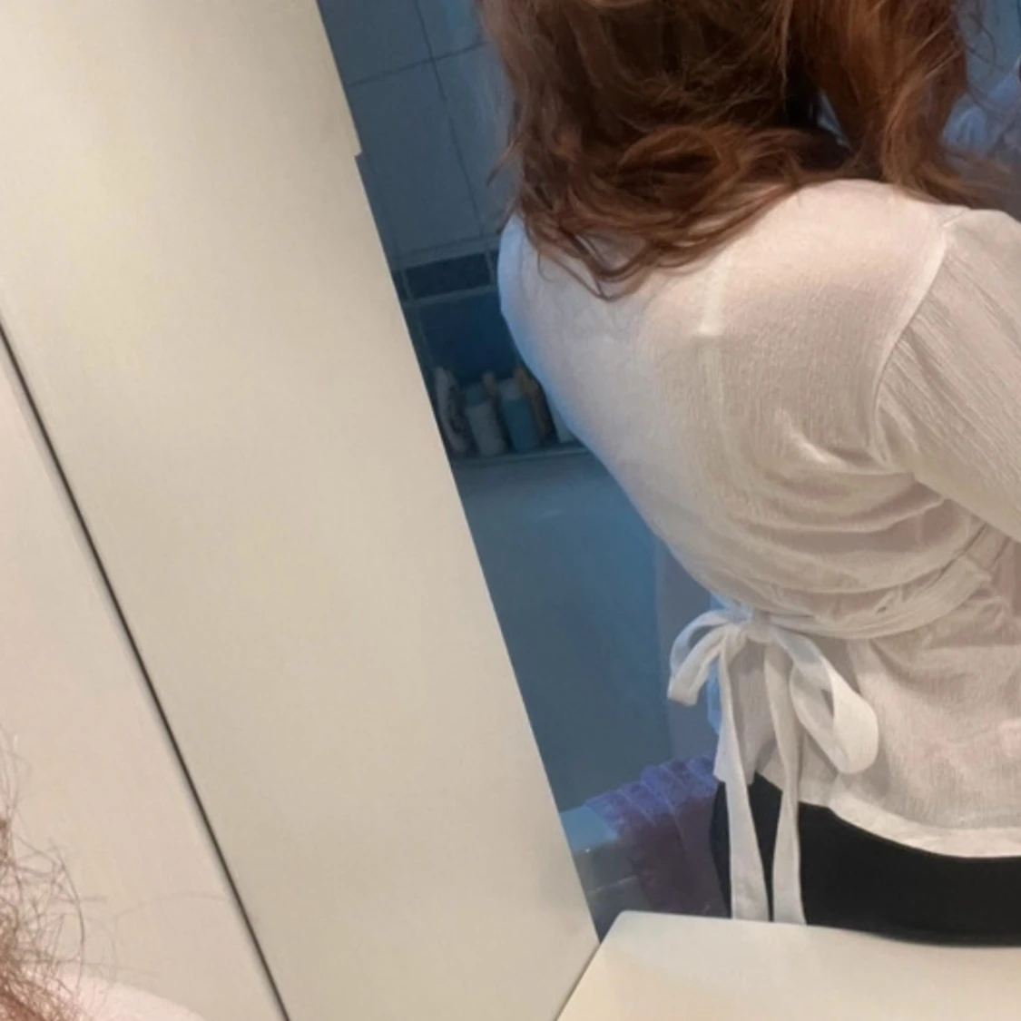 Vit omlottopp med knytband - 1