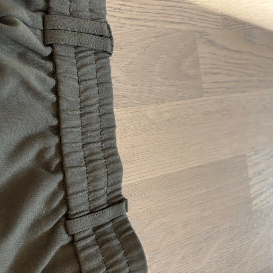 Gröna mjukisbyxor med snörning, Amisu - 4