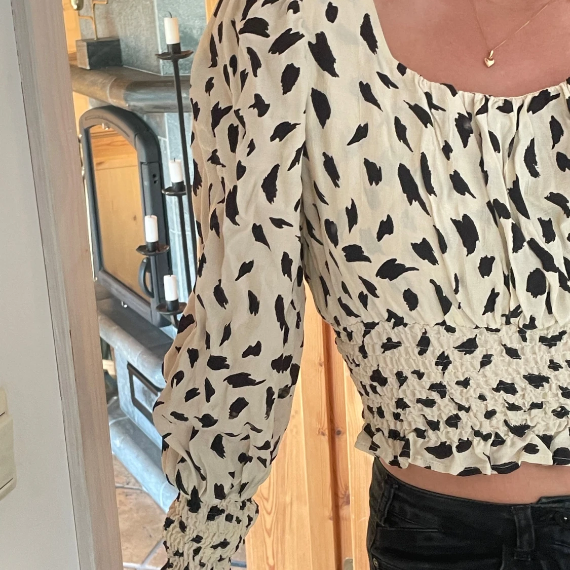 Mönstrad croppad blus från Chiquelle - 1