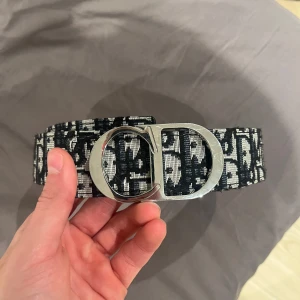 Dior bälte - Skit snyggt Dior bälte, skick 9/10 46/115