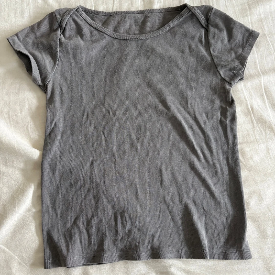 Grå basic kortärmad topp