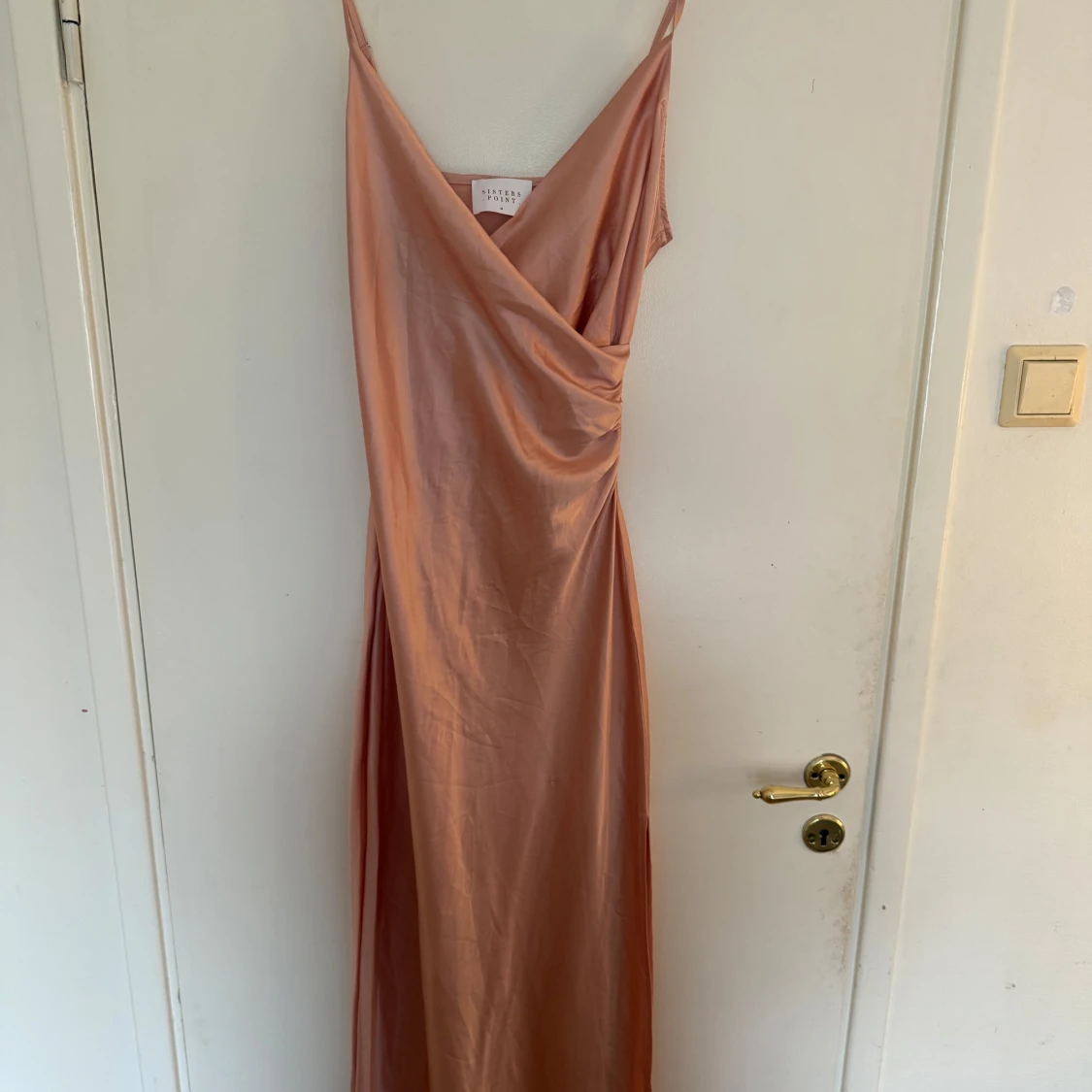 Champagnefärgad långklänning Sisters Point