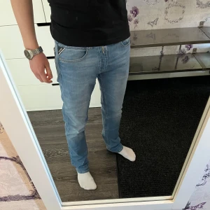 Replay Jeans - Replay jeans i storlek 28/32 utan defekter, vid frågor tveka inte på att höra av dig! 