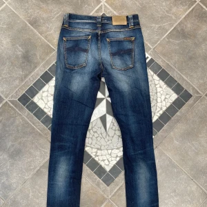 Nudie jeans Lean Dean  - Tjena! Säljer dessa Nudie jeans med riktigt fet fade✔️ Storlek W30 L32✔️ Skick 9-10/10✔️Pris 549kr✔️ Har du någon fråga eller fundering är de bara att skriva✔️