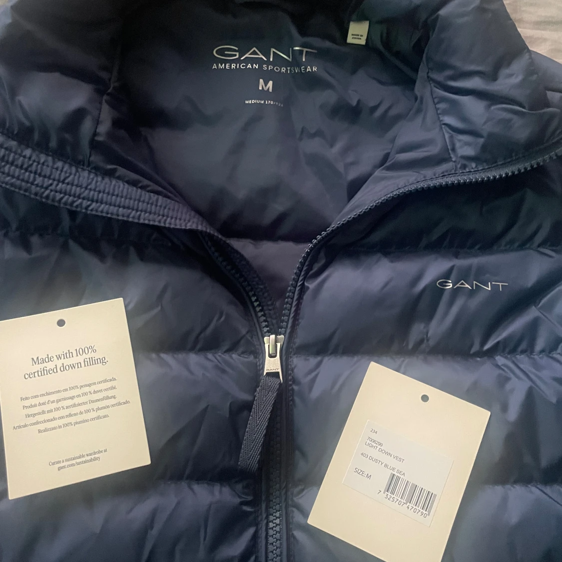 Marinblå dunväst från GANT - 1