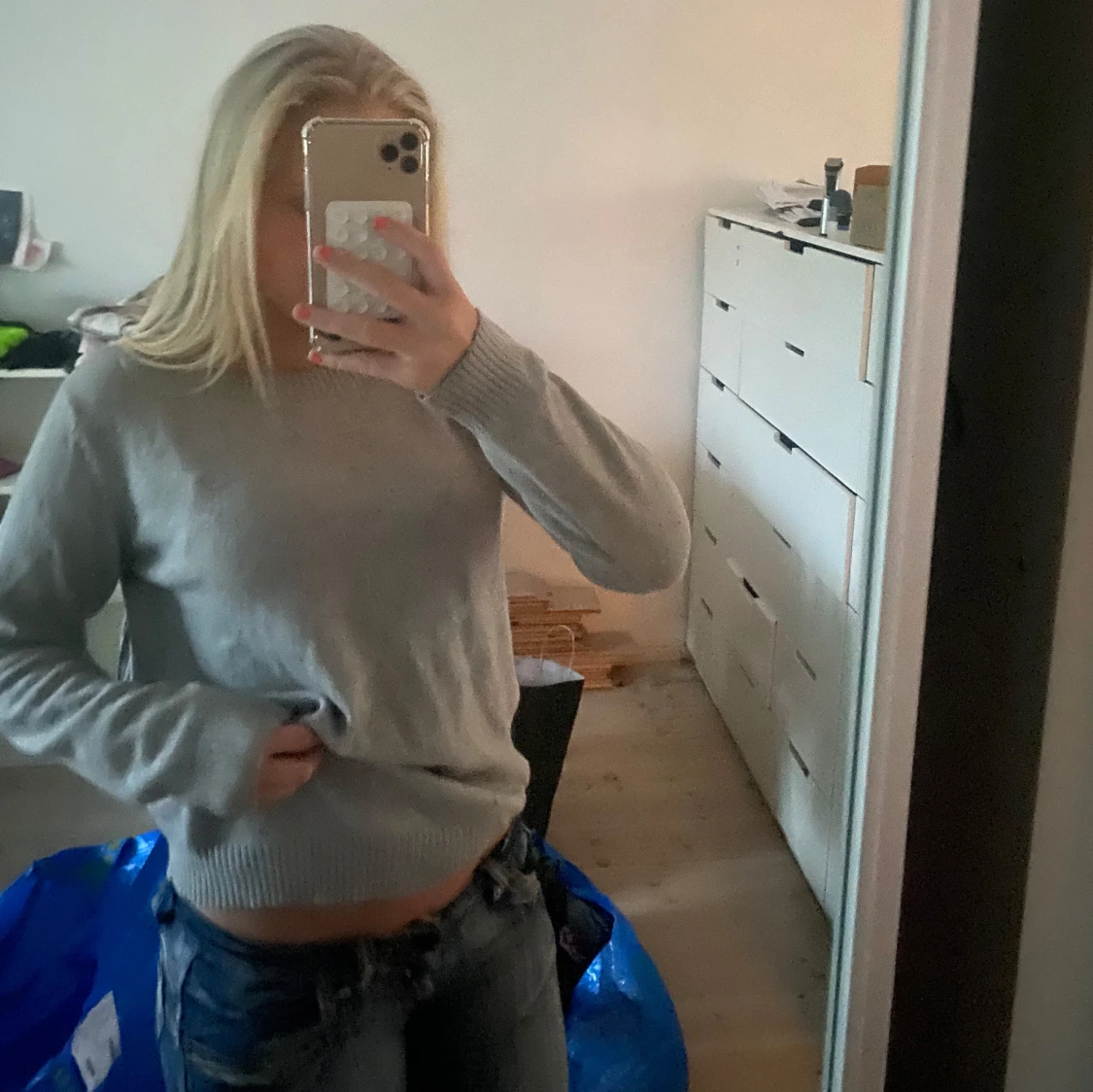 Ljusgrå stickad tröja från Vila