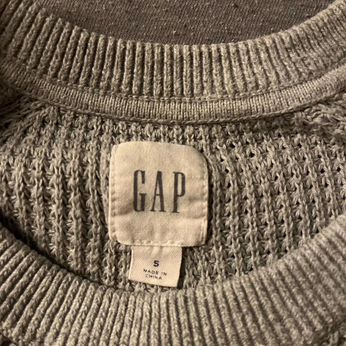 Grå stickad tröja från GAP - 1