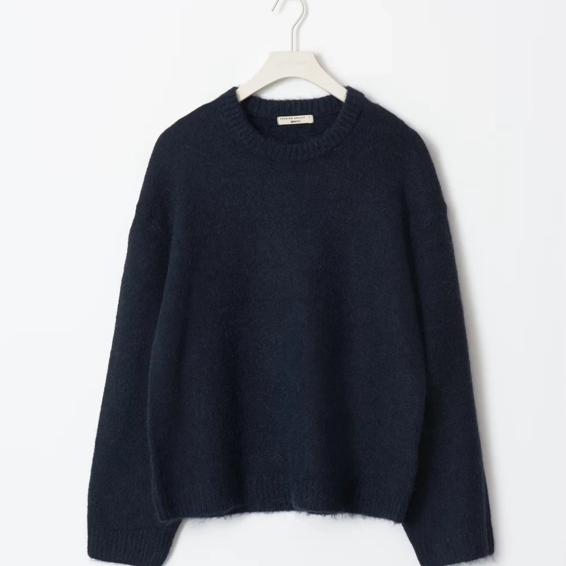Mörkblå stickad tröja