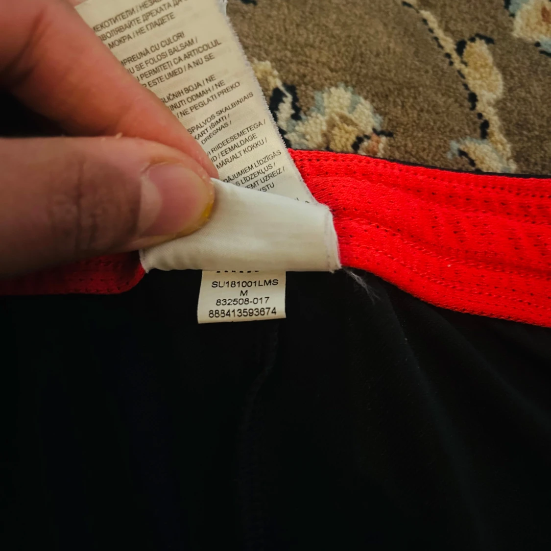 Nike Dri-Fit svarta shorts med röd detalj - 2